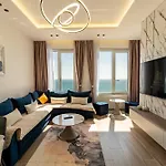 Maria's Seafront By Selectstay Apartment *
