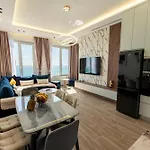Maria's Seafront By Selectstay Apartment