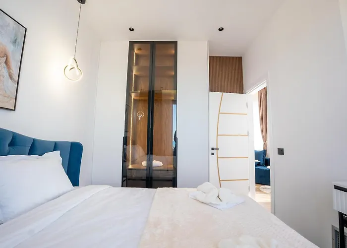 Maria's By Selectstay