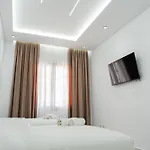 Apartment Maria's Seafront By Selectstay Durrës