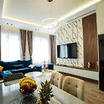 Apartment Maria's Seafront By Selectstay Durrës