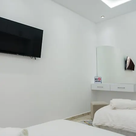 Maria's By Selectstay Durrës