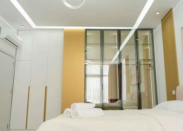 Maria's By Selectstay Durrës